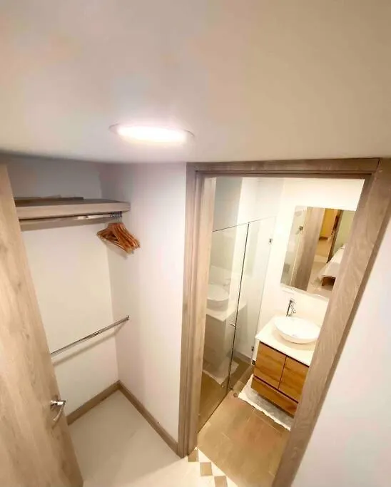 New Apto In Convenient Location With Parking Μεντεγίν 0*,